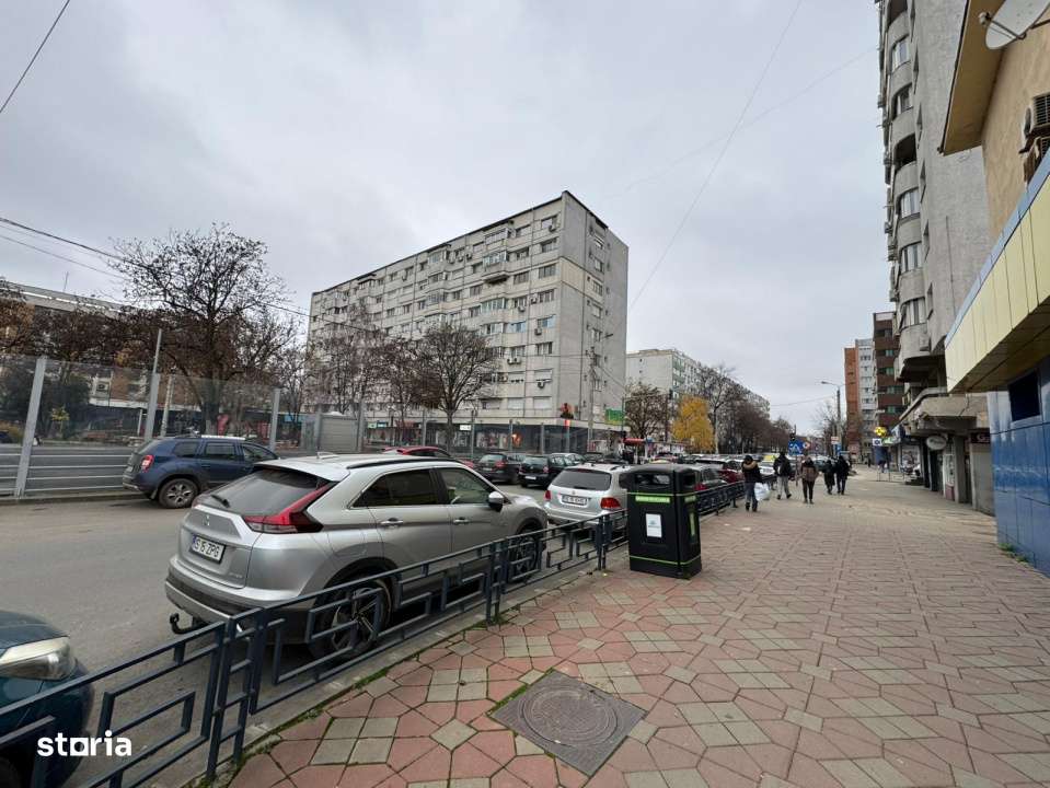 Inchiriere Spatiu Comercial Vitrat, 52 mp Podul Ros - Imagine principală: 2/11