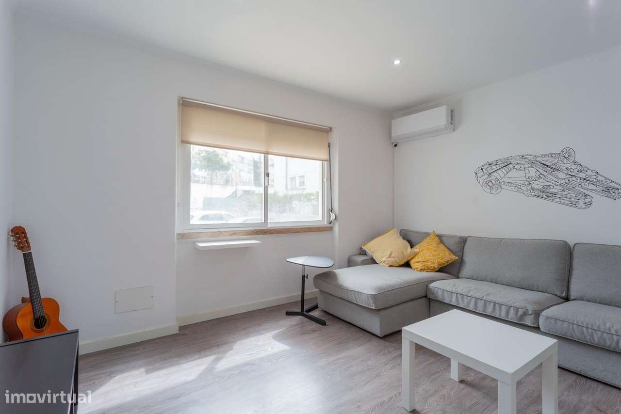 Apartamento T2 Remodelado - Laranjeiro-6