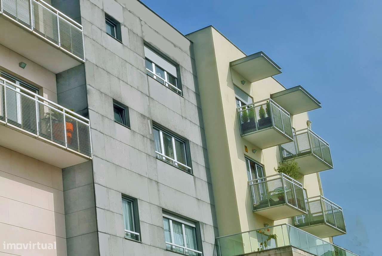 Apartamento duplex T4 com 3  garagens-8
