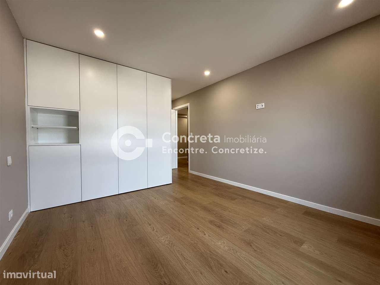 Apartamento T2 remodelado com garagem em Arcozelo, Barcelos-17