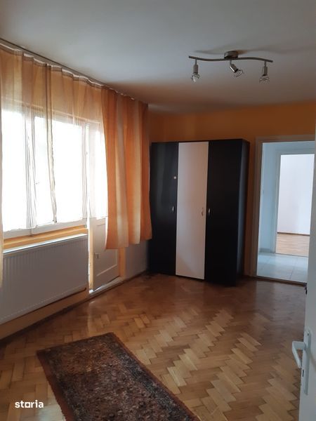 Vand apartament zona biserica Sf.Gheorghe parter