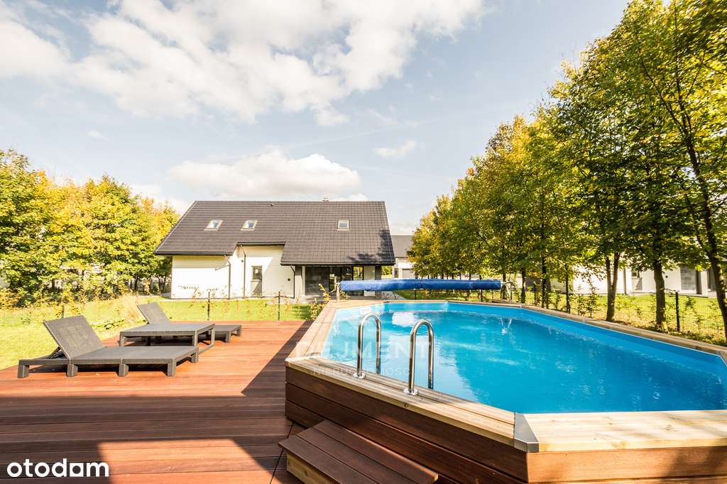 Dom z basenem, klimatyzacją dużą działką