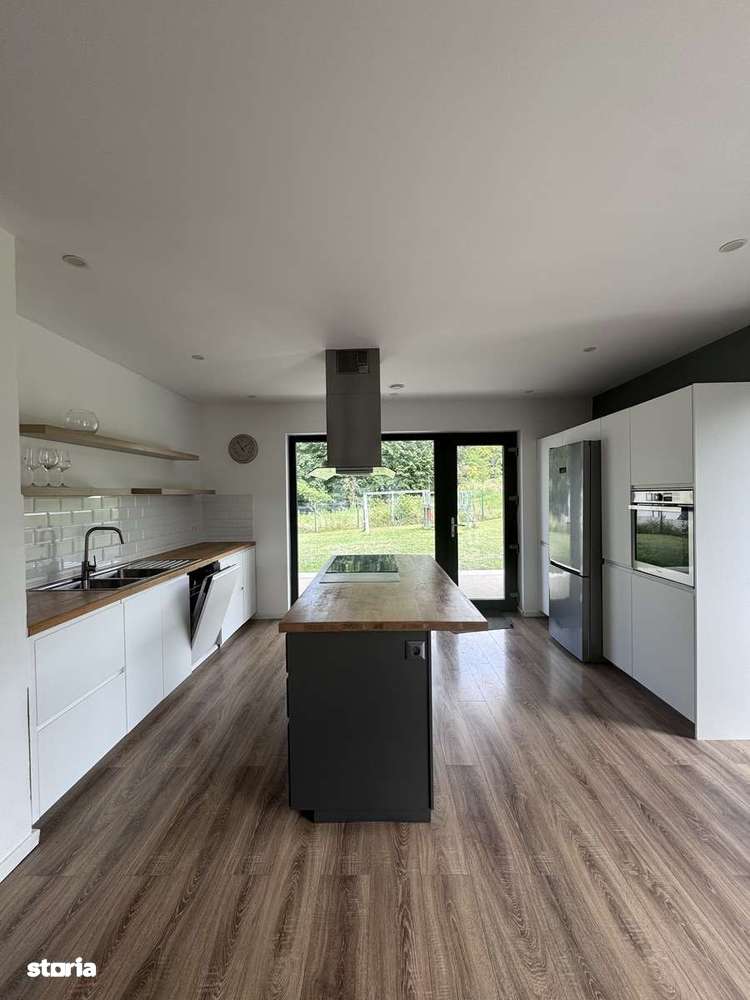 Casă modernă la marginea pădurii - Imagine principală: 3/13