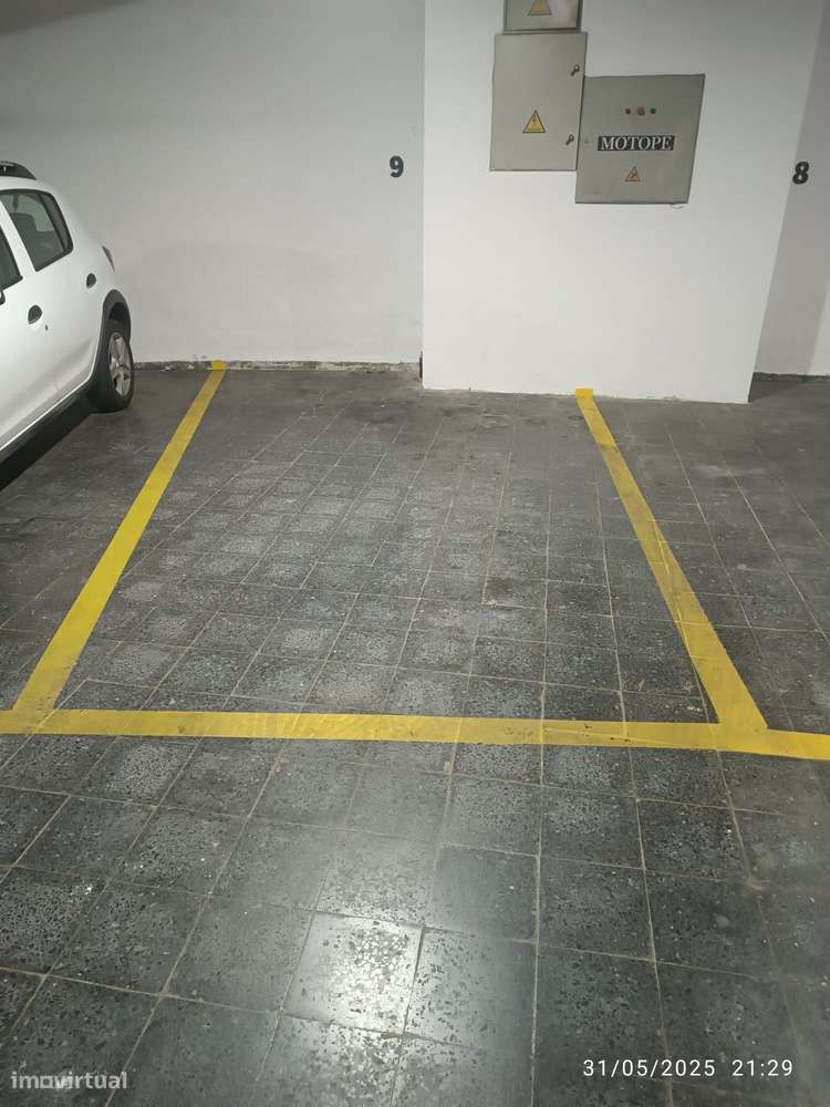 Lugar de estacionamento - Montechoro - Albufeira - Grande imagem: 5/7