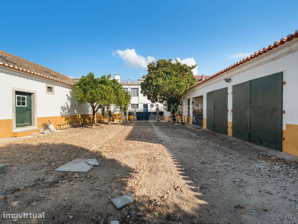 Moradia T9 para venda no centro histórico de Benavente-44