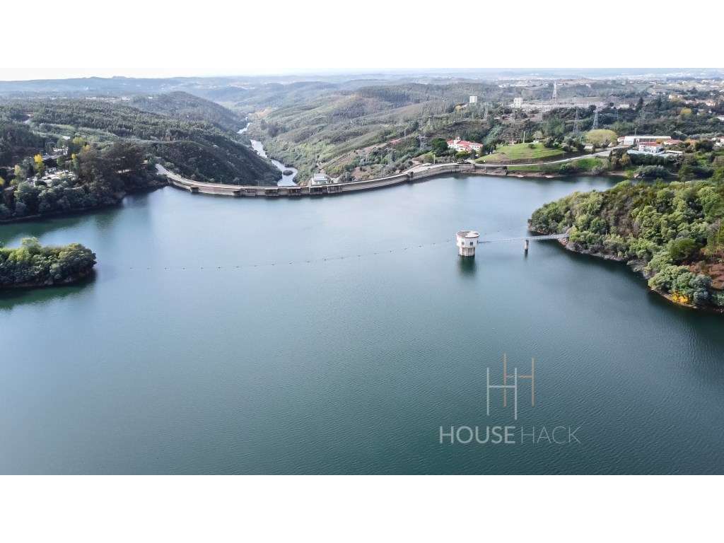 Moradia com piscina junto à Barragem de Castelo de Bode-54