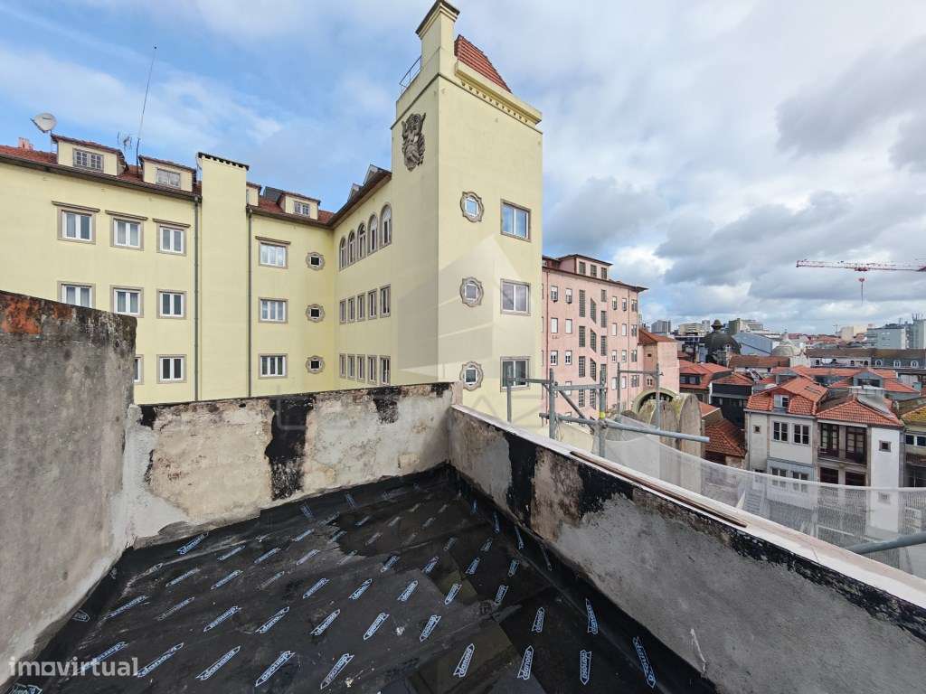 Apartamento T2 Duplex aos Aliados - Porto-9