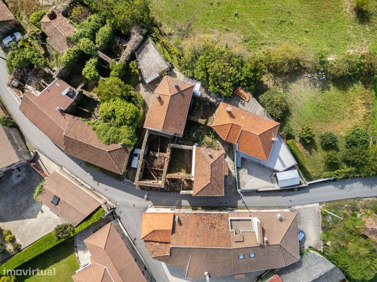 Conjunto de 4 moradias em Borbelinha, Adoufe - Vila Real-28