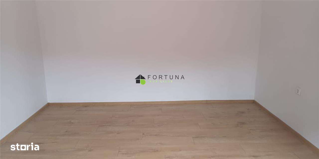 Casa Sacele Centru  P+M Teren 570Mp - Imagine principală: 5/10