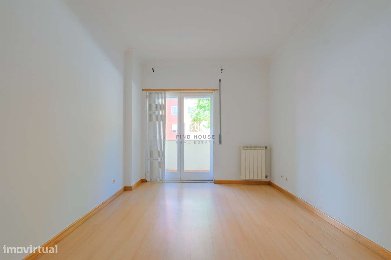 Vende-se T1 com garagem no Parque de São Domingos, em São Domingos de-14