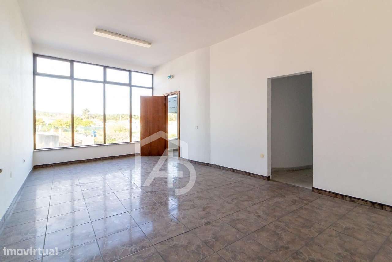 Prédio com potencial de reabilitação – Pernelhas, Leiria-20