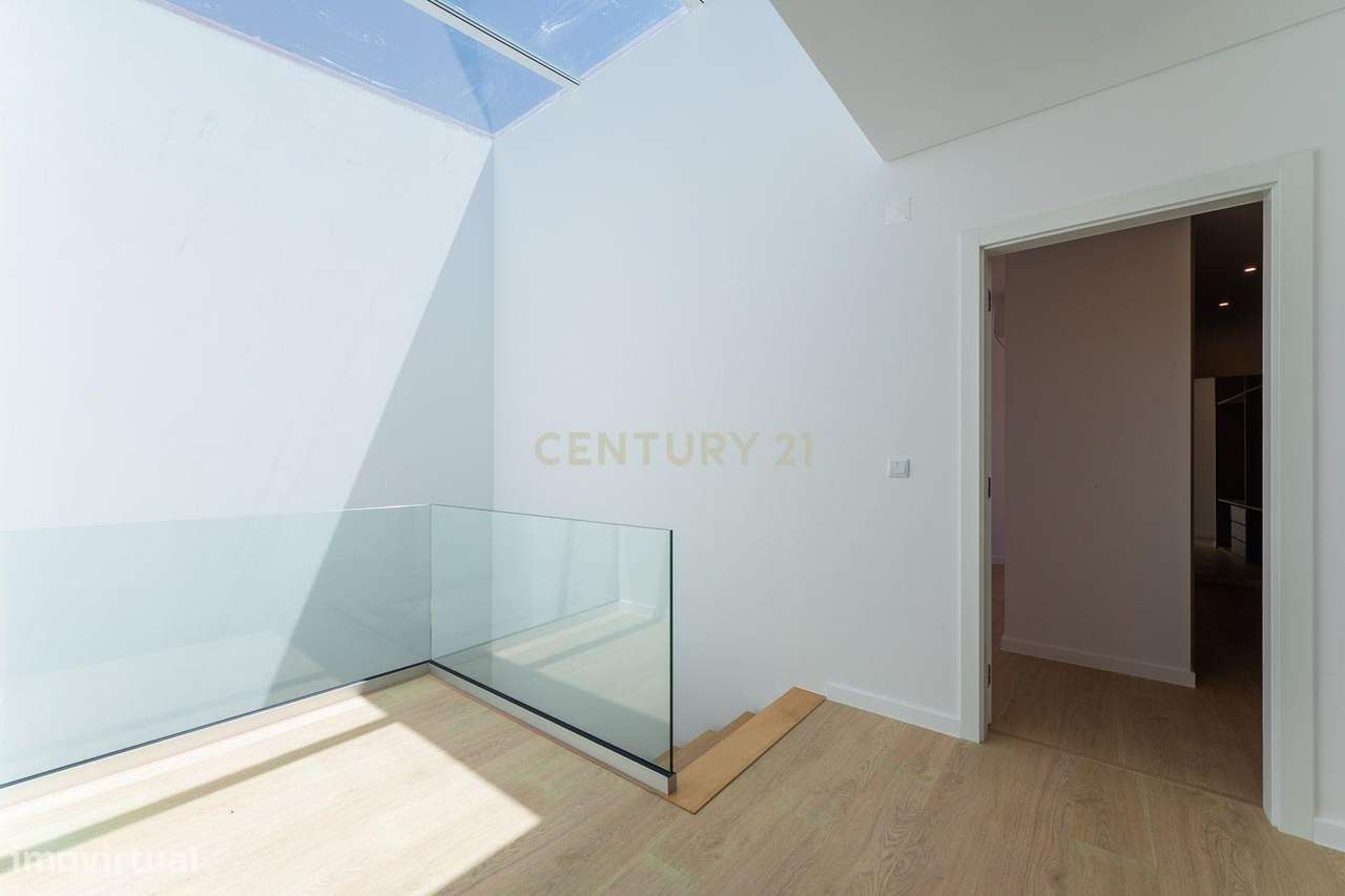 Sintra - Bolembre , moradia T4 nova, construção moderna e linhas conte-25