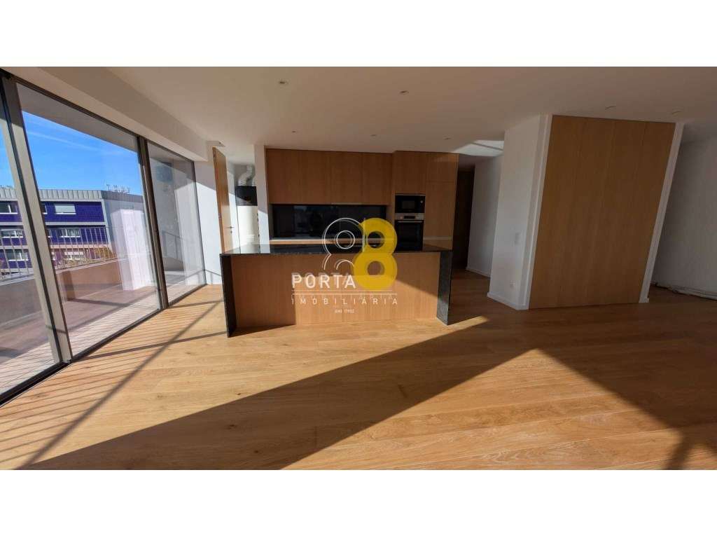 Apartamento T4 recuado com terraço em Matosinhos Sul-12