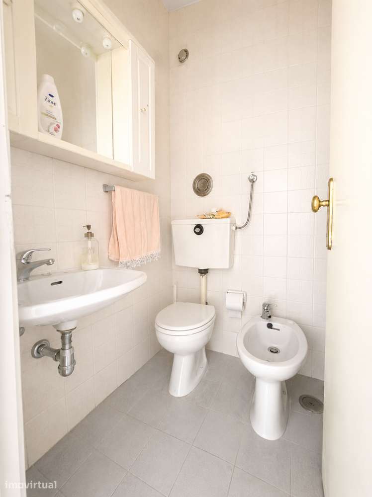Vende-se apartamento T2 com terraço-5