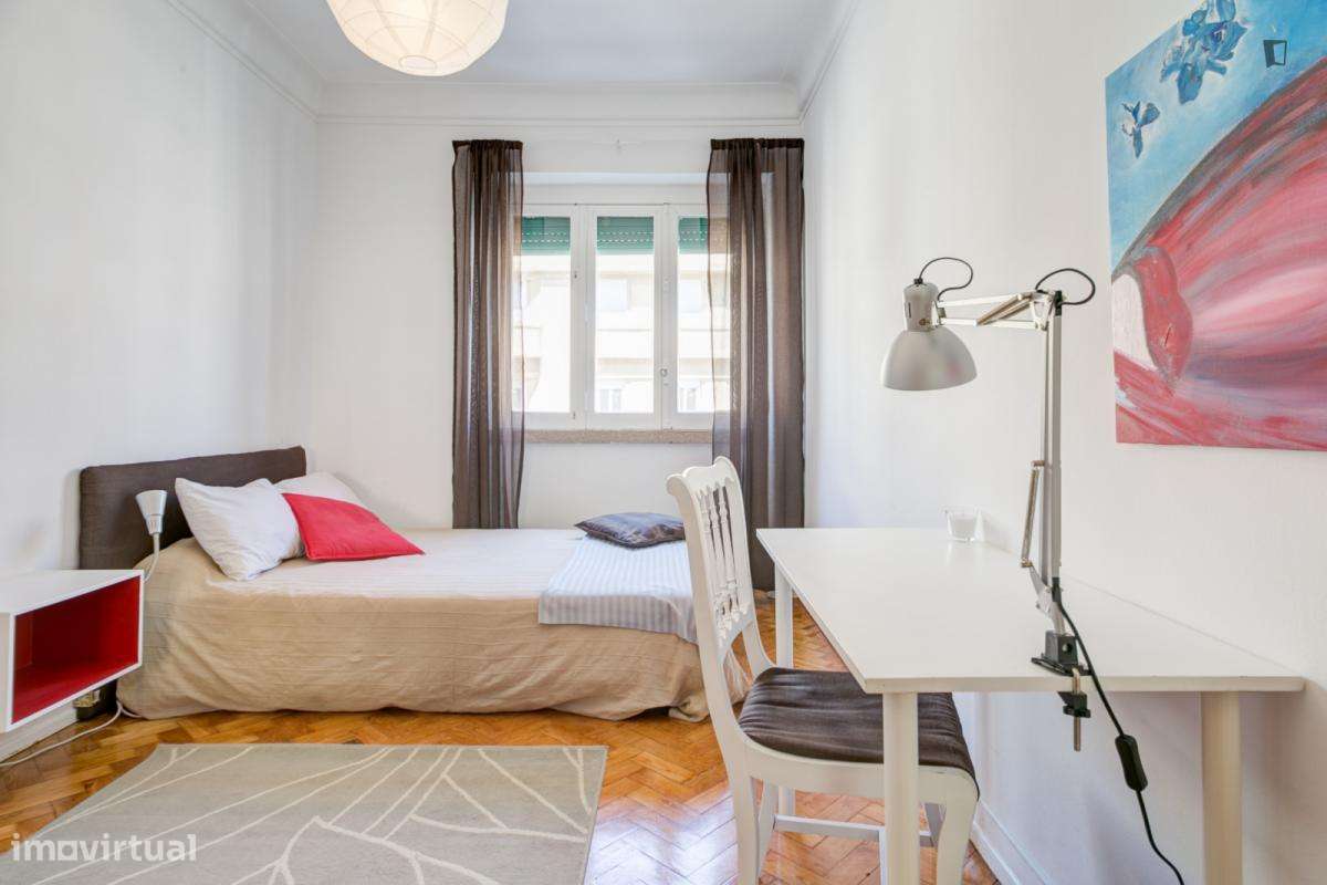 Quarto - localizado em São Sebastião Lisbon - Grande imagem: 5/8