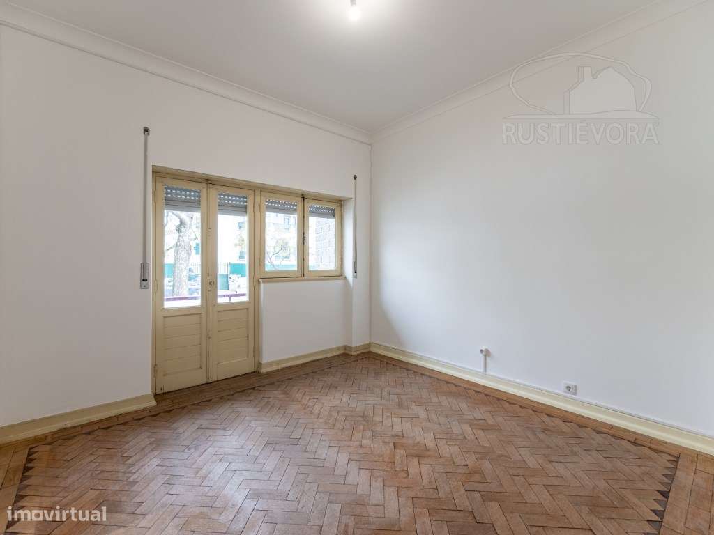 Moradia T2+1 de Rés-do-chão com dois quintais, Zona da Nau, Évora. - Grande imagem: 5/26