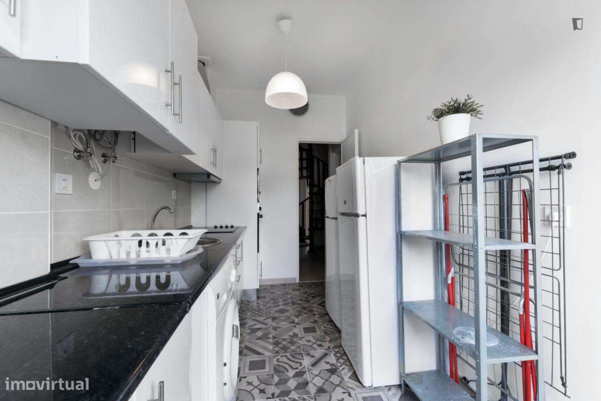 Quarto - localizado em Amadora Lisbon - Grande imagem: 5/15