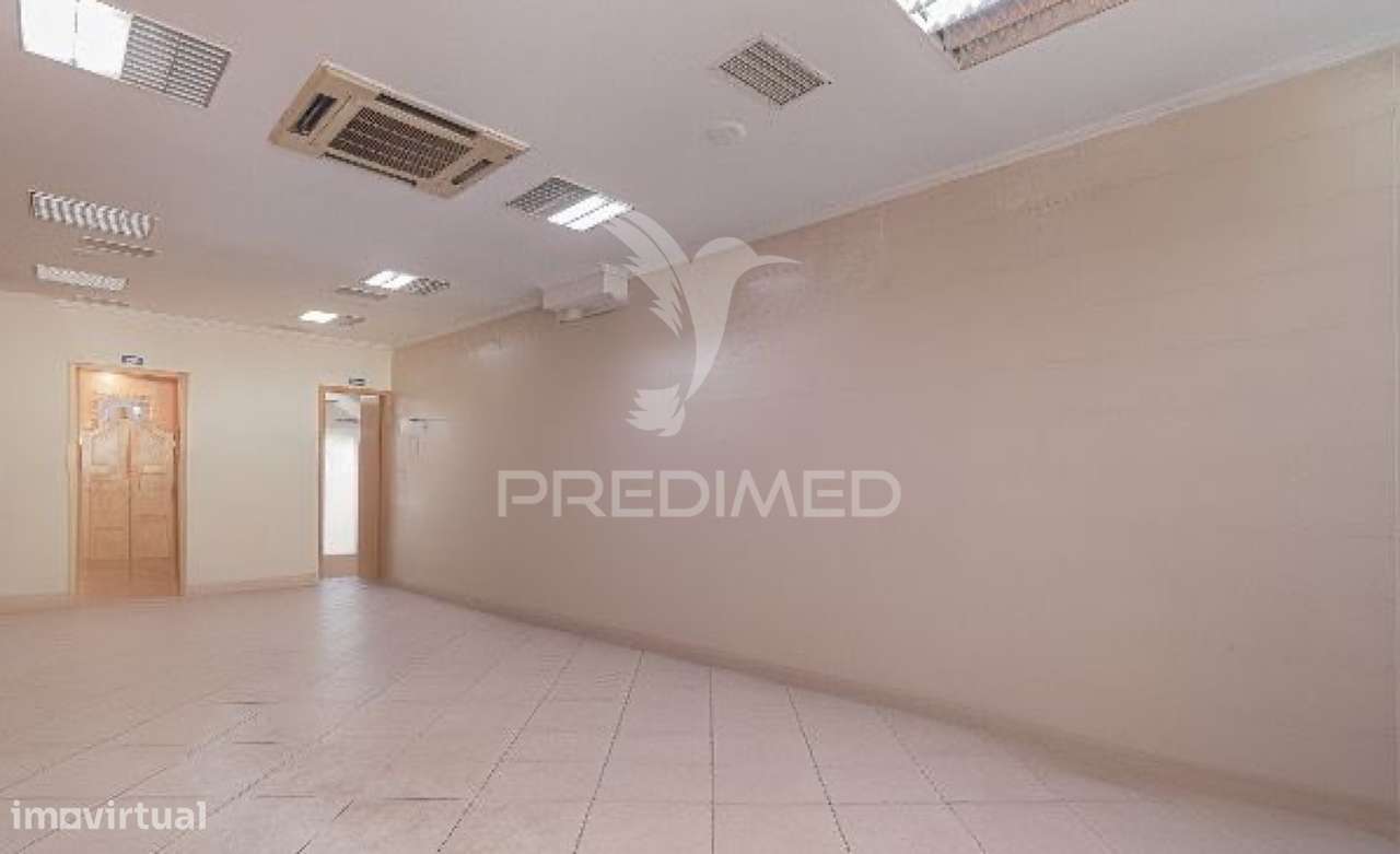 Loja para Arrendamento no  Laranjeiro - Frente à Policia - Grande imagem: 4/14