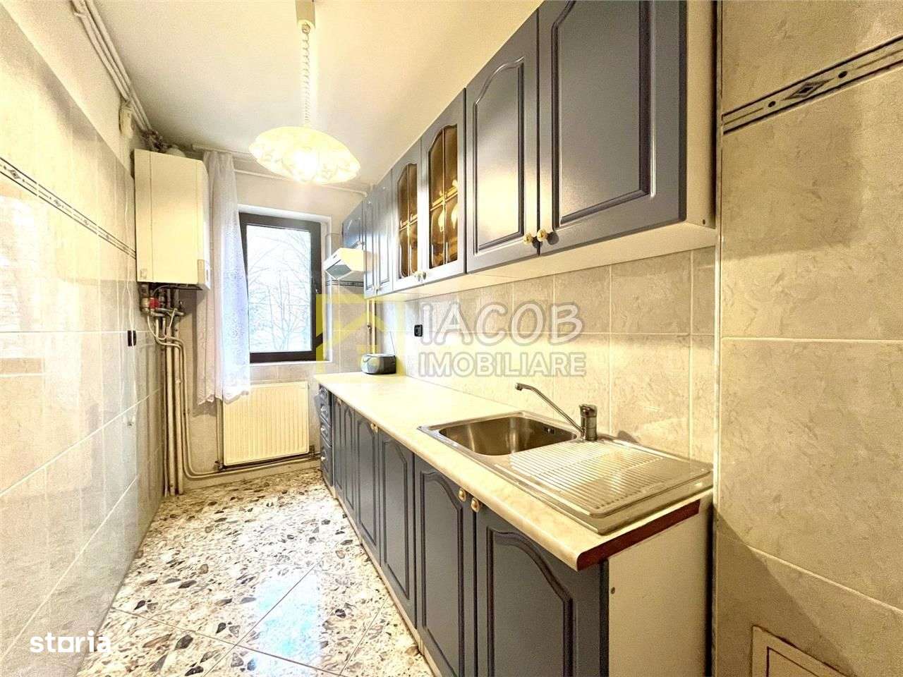 Apartament 3 camere decomandate, etaj 1, str. Narciselor 15, Bacau - Imagine principală: 3/20