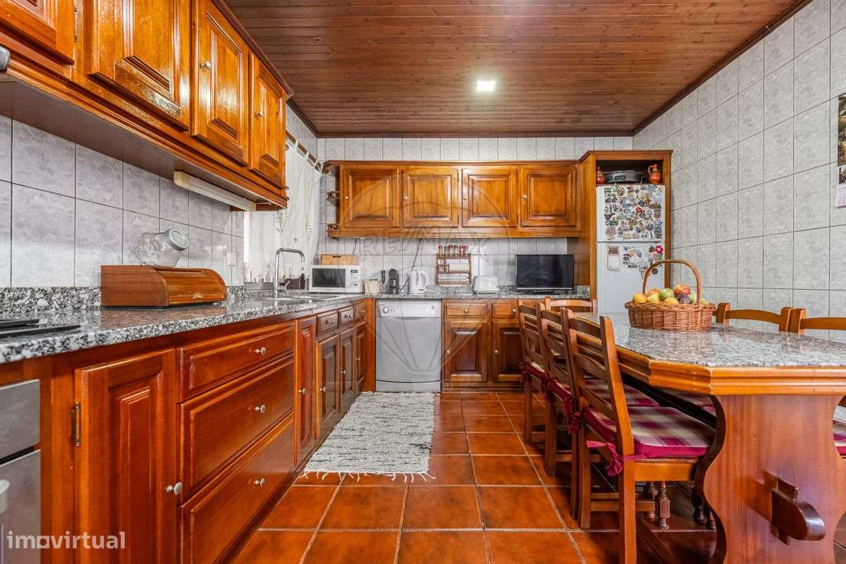 Moradia T4 com terreno de 1000m² em Taide, Póvoa de Lanhoso - Grande imagem: 5/36