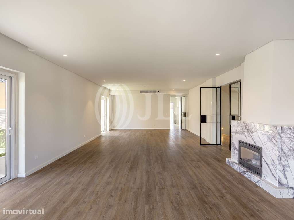 Moradia T5+2 com piscina no Estoril-2