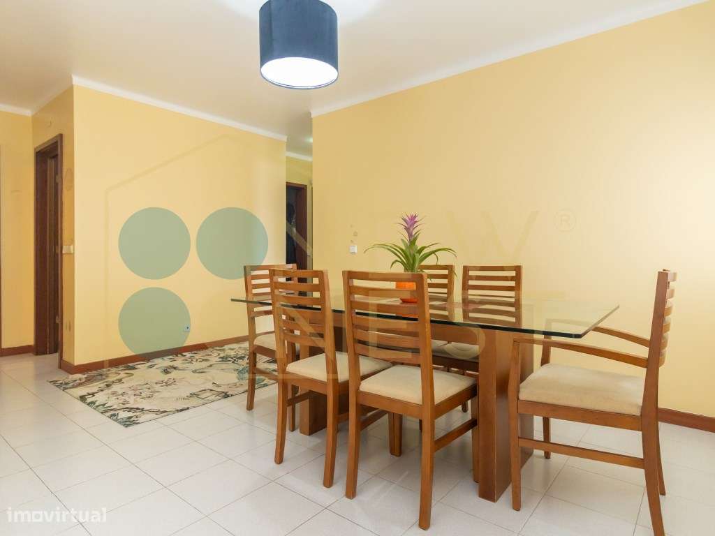 Apartamento T2 em Vila Maria - Semi-Renovado e Mobilado-12