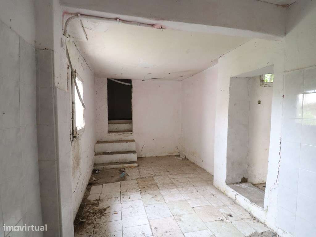 Duas moradias geminadas à venda na rua Miguel Bombarda, Barreiro-23