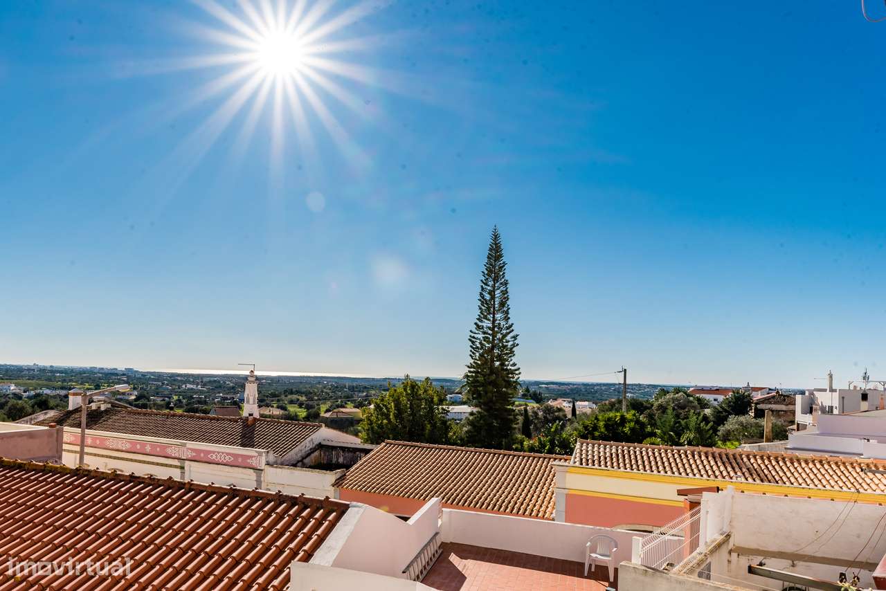 Moradia T5 com mais de 200m2 em Boliqueime-40