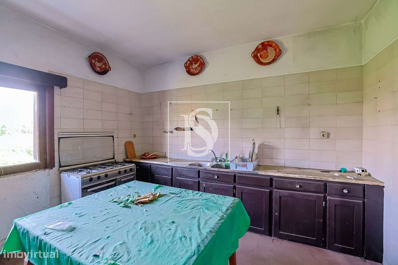 Moradia T4 c/ 376 m², jardim e riacho-9