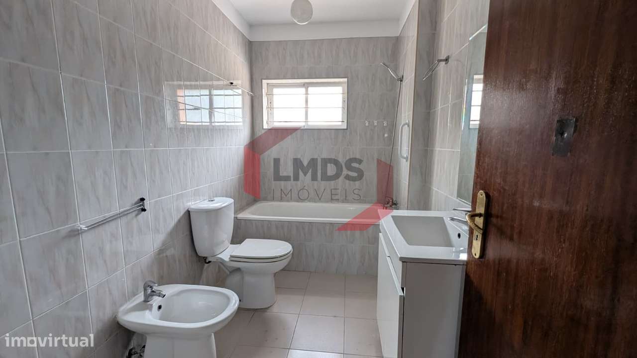 Apartamento T1+1 Valbom Centro-17