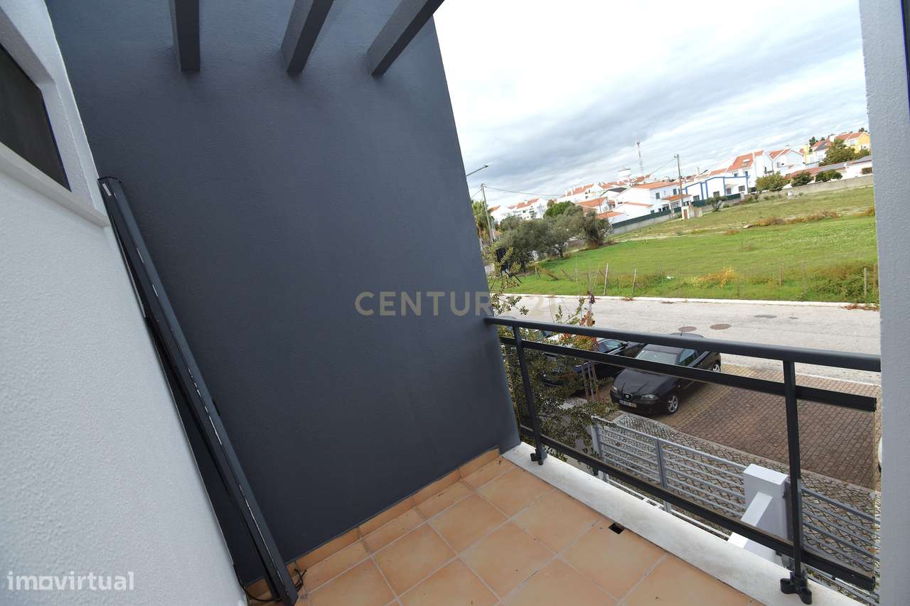 Moradia T3+1 em Alcochete: Luxo e Conforto!-36