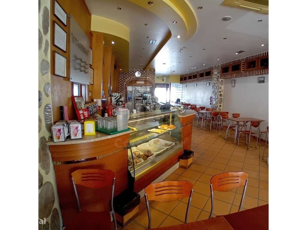 Pastelaria em Funcionamento com Vista Deslumbrante sobre o Rio Tejo... - Grande imagem: 4/17