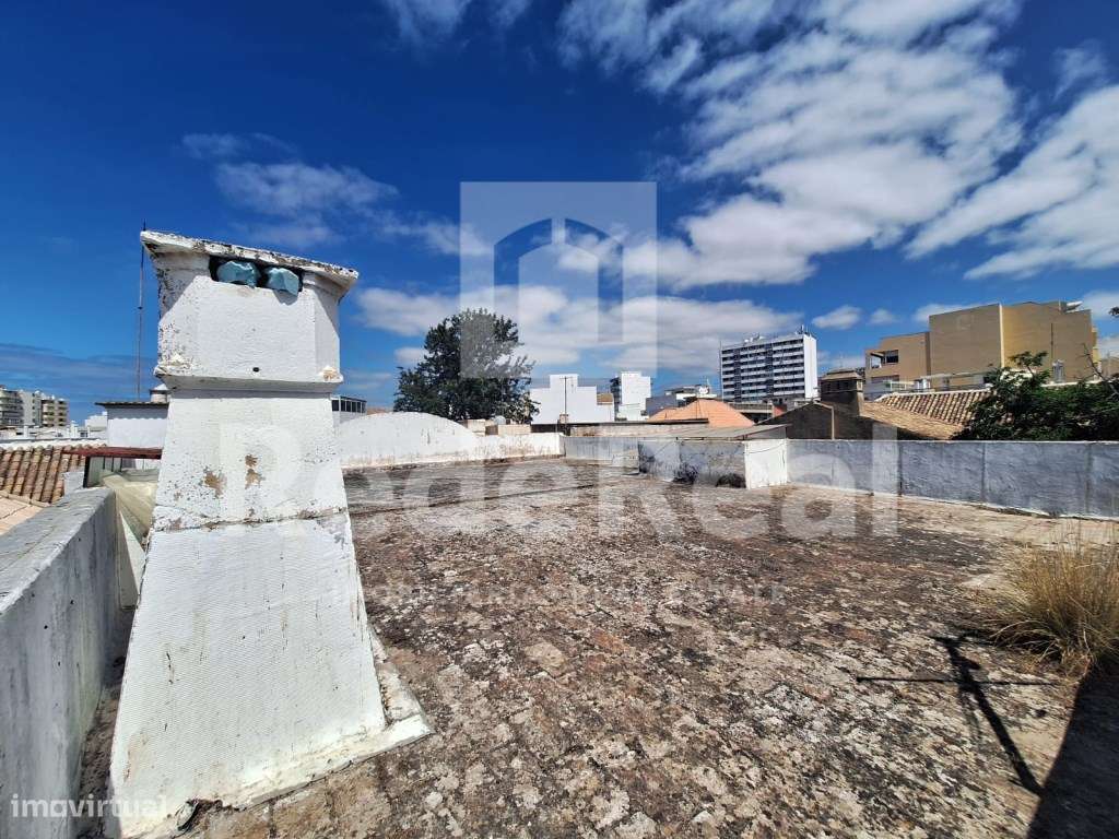 Moradia T4 em Banda na Baixa da Cidade de Faro - Grande imagem: 4/35
