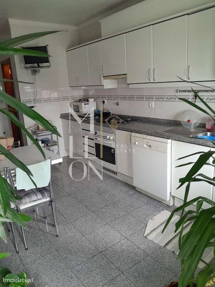 Apartamento T3 com Terraço Privativo e Garagem no Centro da Guarda-1