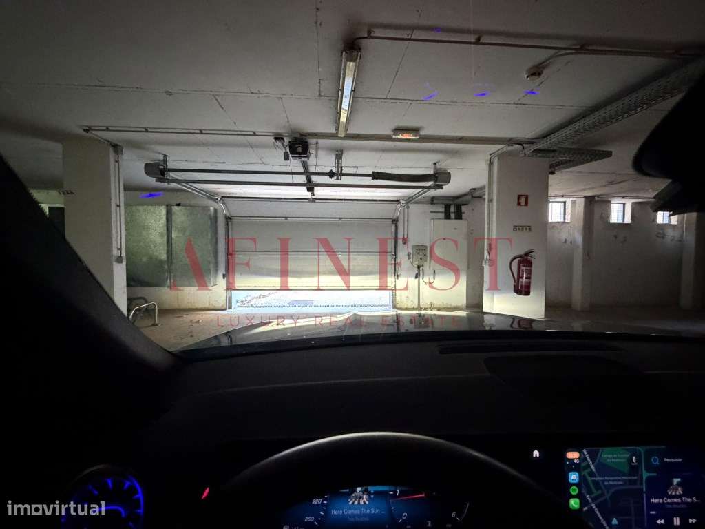 GARAGEM AMPLA PARA 6 CARROS | SÃO DOMINGOS DE RANA-6