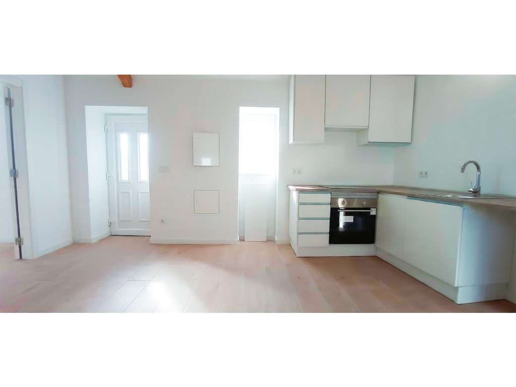 MORADIA RENOVADA T1+1 COM LOGRADOURO E ESTACIONAMENTO A 20 MINUTOS ... - Grande imagem: 4/20