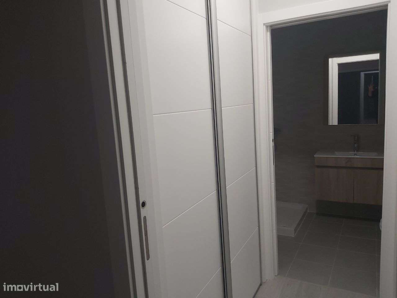 Moradia Isolada Térrea com 4 Ass. Piscina-7