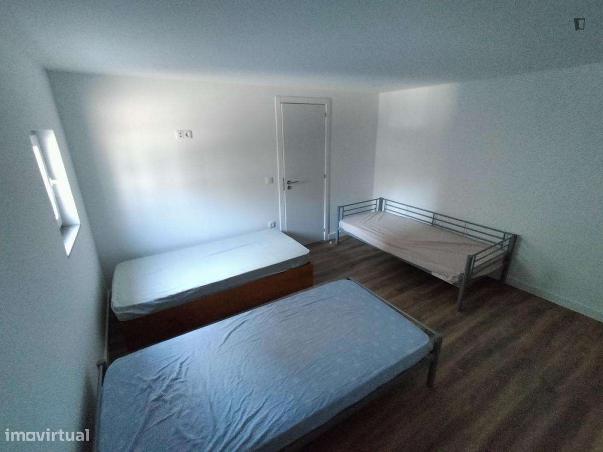 Casa com 3 quartos - localizado em Ramalde Porto - Grande imagem: 4/9