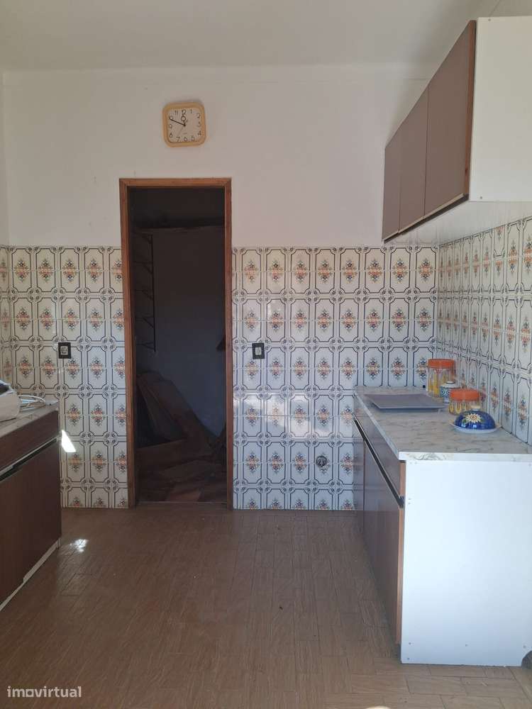 2 Moradias para Remodelação em Cernache-13