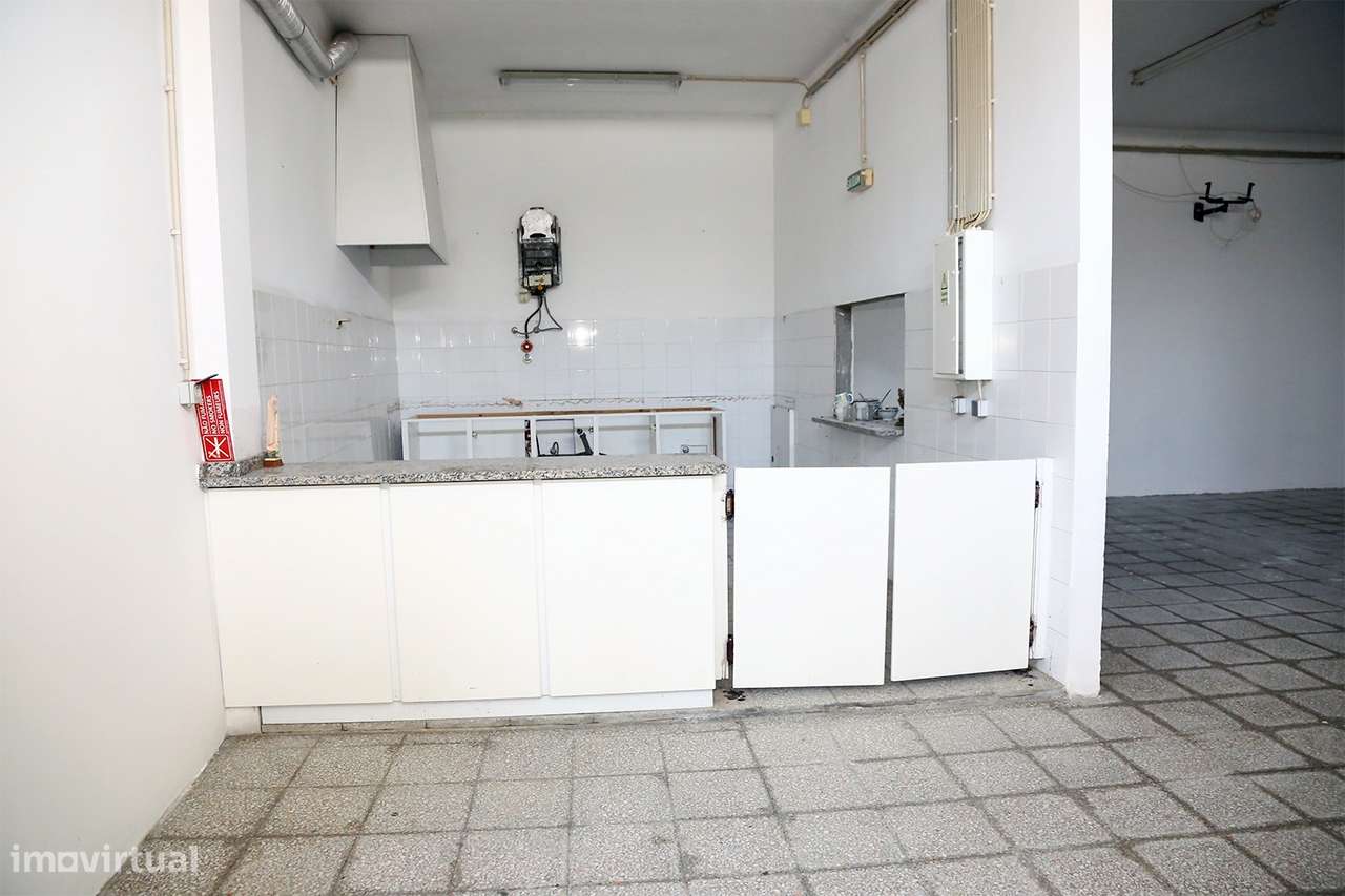 Armazém  Venda em Lustosa e Barrosas (Santo Estêvão),Lousada-16