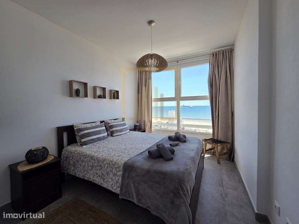 T2 renovado com vista deslumbrante para o areal da Praia da Rocha, ...-13