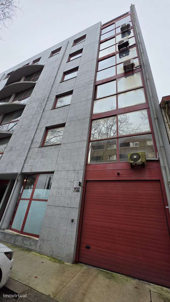 Escritório/Conversão em T1 à venda no centro de Matosinhos - 54m² - Grande imagem: 2/10