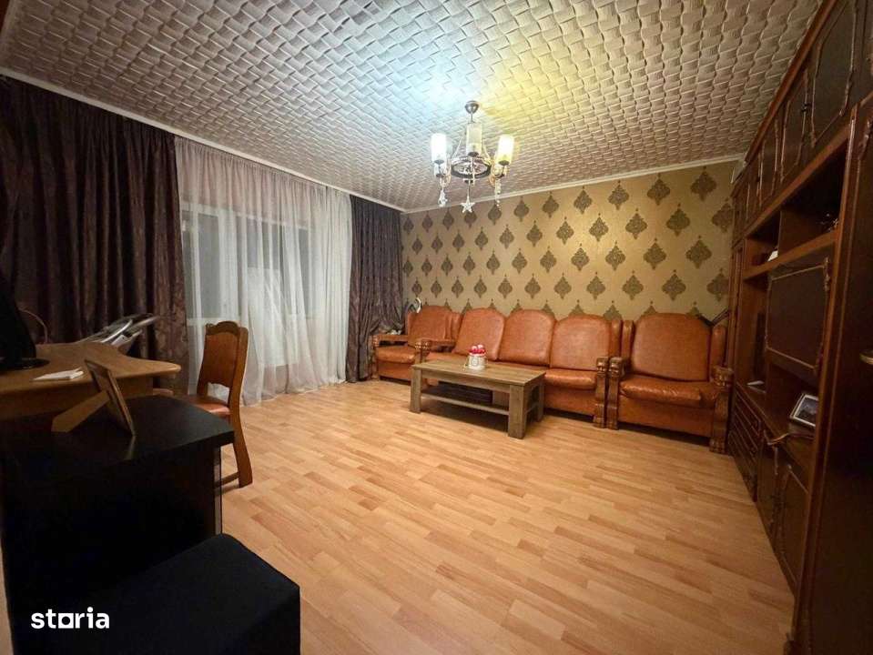 Apartament 3 camere-decomandat-zona Petre Ispirescu