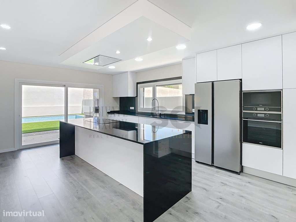 Moradia T4, com piscina, isolada em Azeitão - Grande imagem: 4/46