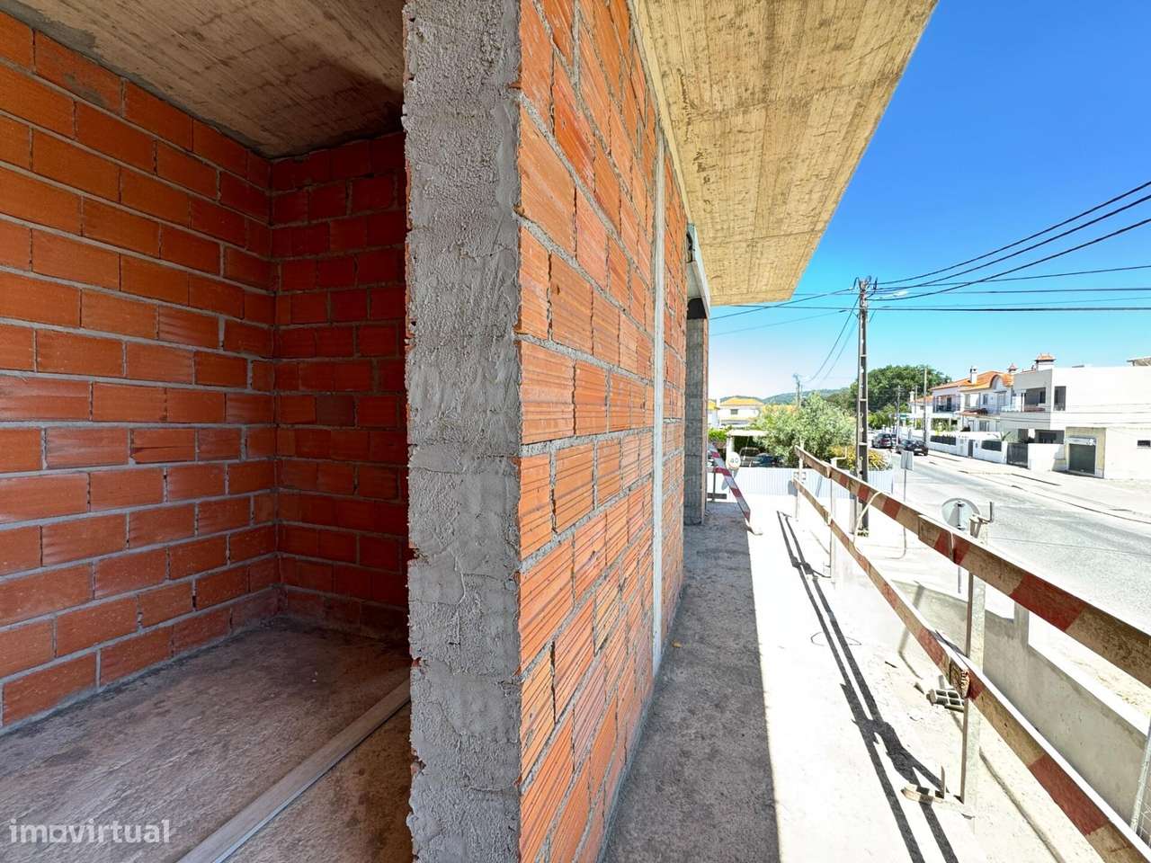 Nova Moradia T4 com Piscina na Vila de Azeitão-5