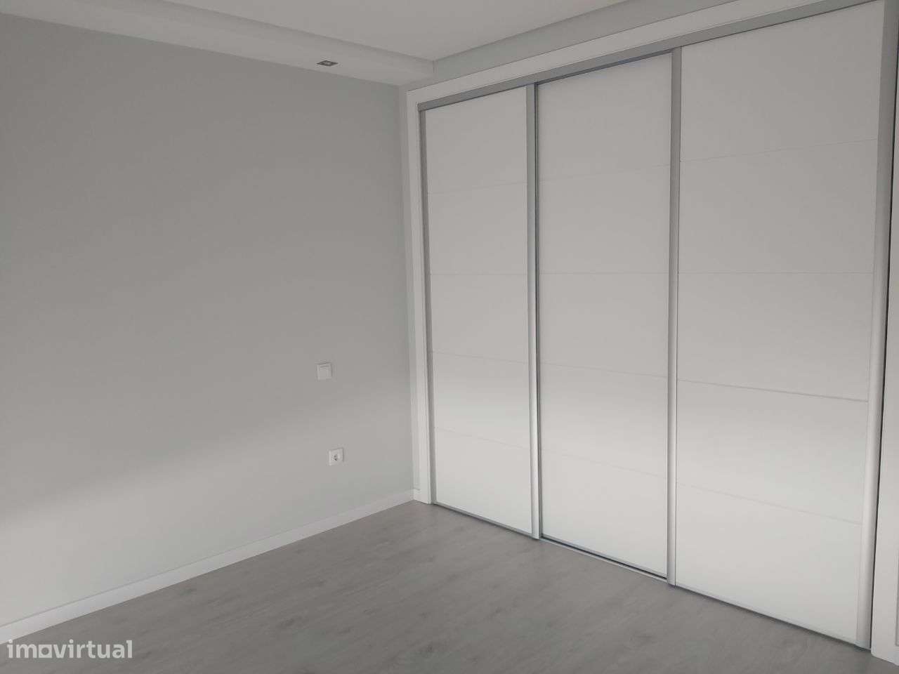 Moradia Isolada Térrea com 4 Ass. Piscina-12