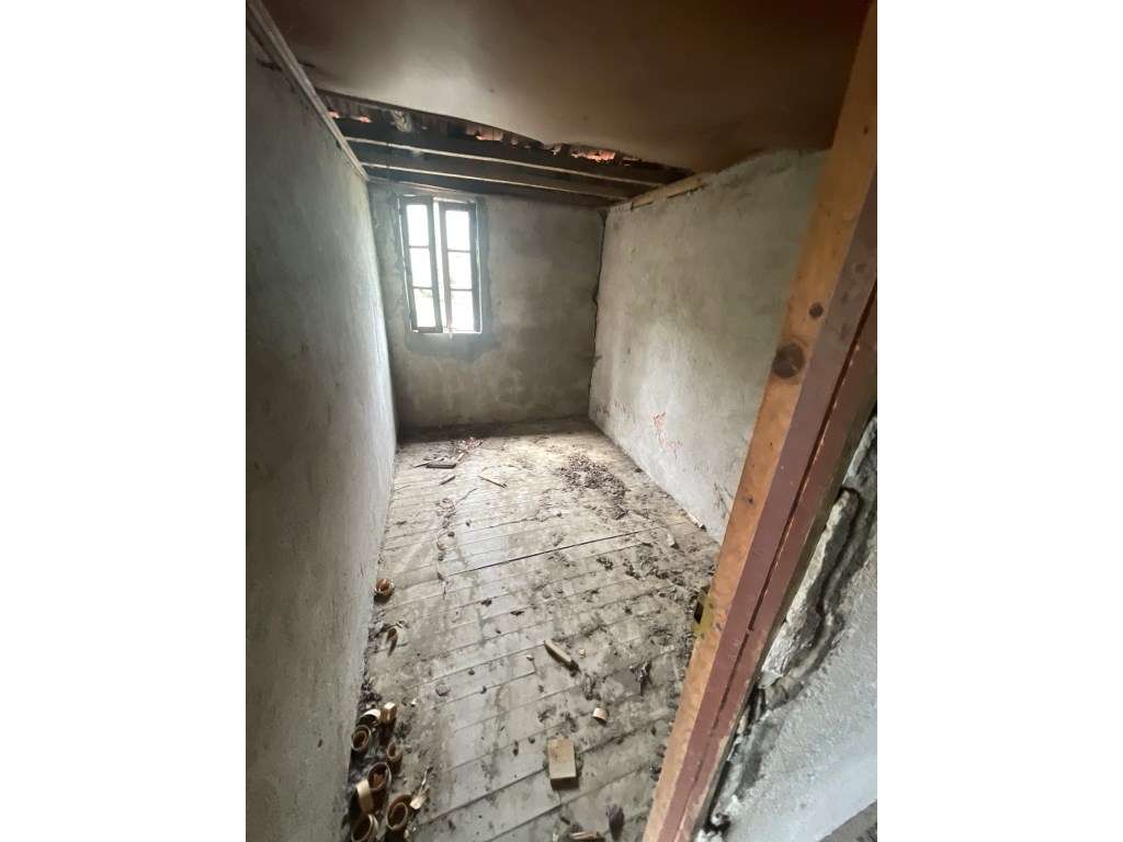 Moradia para Reconstrução com Terreno e Espaço Exterior | Lanção - ...-18