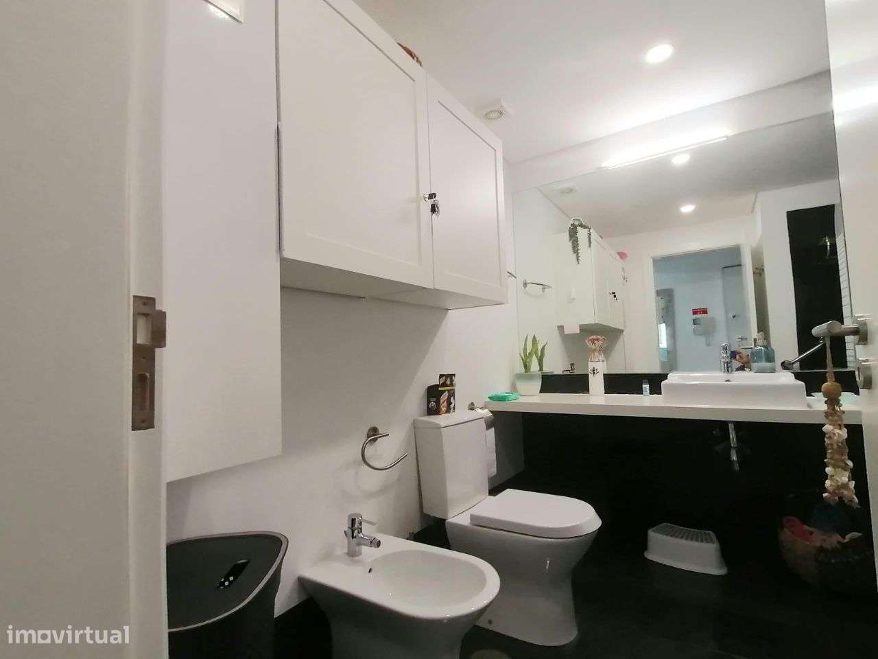 Apartamento T0+1 varanda vista deslumbrante mar Sesimbra-11