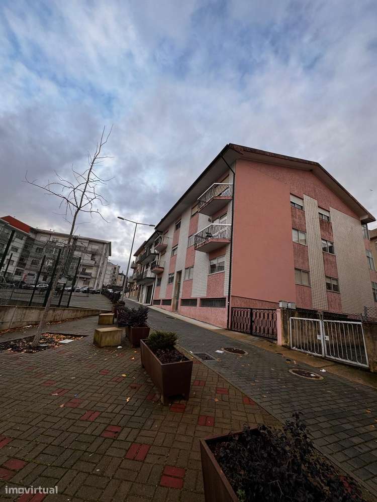 Armazém/Garagem com 115 m2 - Ermesinde - Praceta Sá da Bandeira 101 - Grande imagem: 3/27