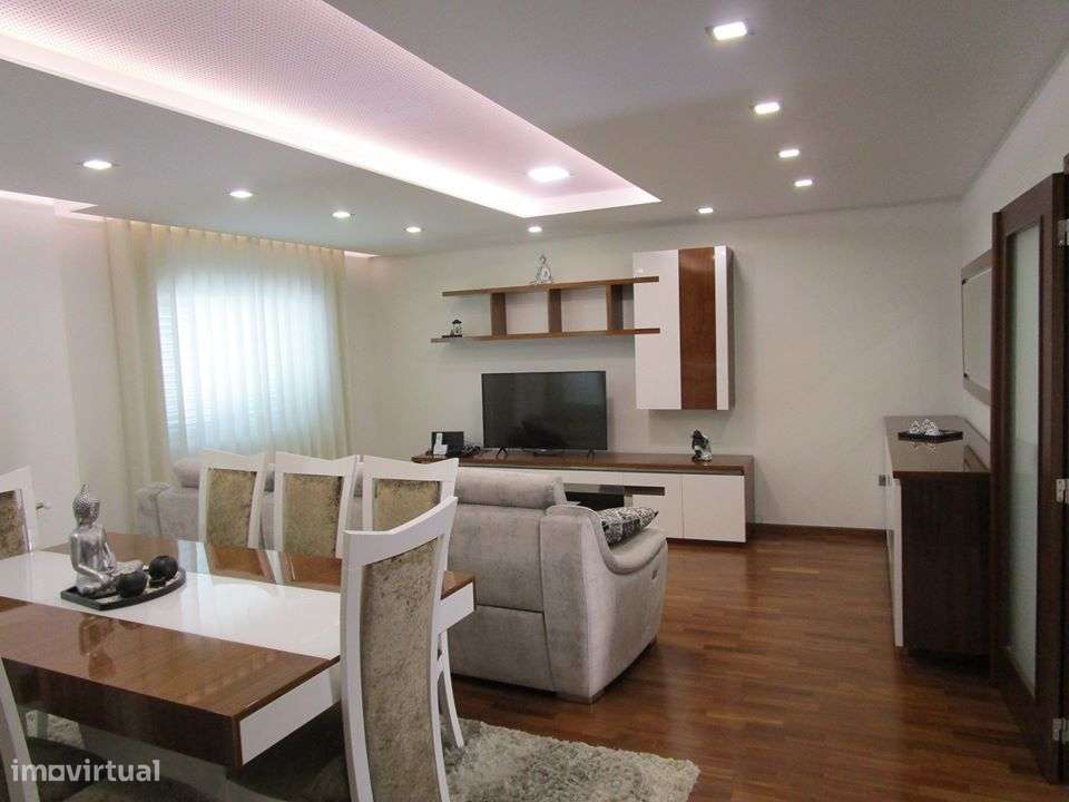 Moradia T4 - Quinta das Luzes - C/ Piscina-7